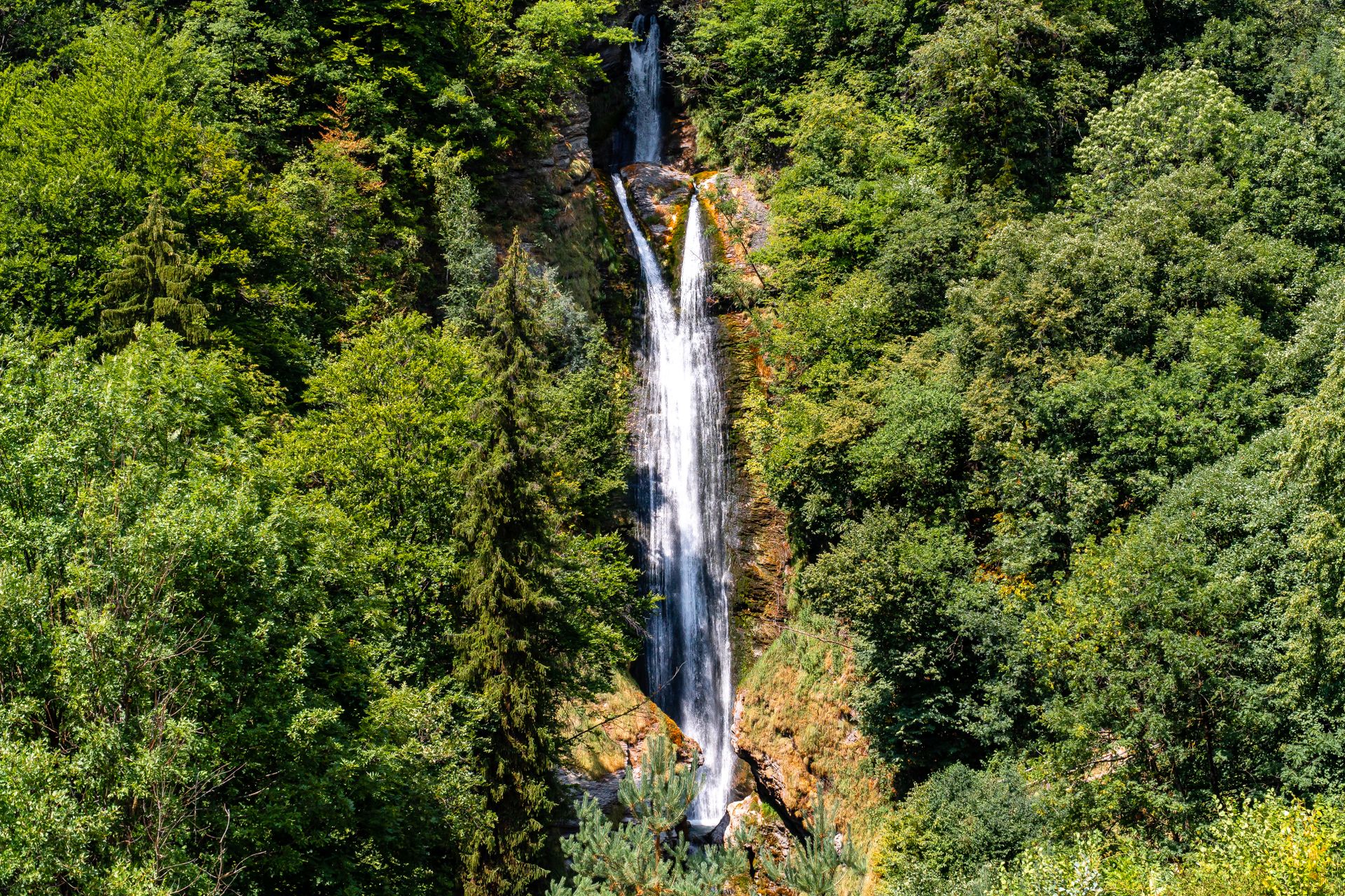 Y-shaped waterfall, two streams converging